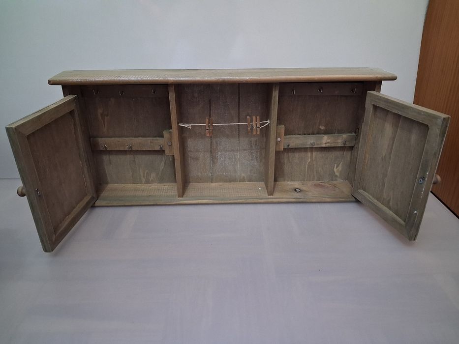 Caixa Antiga Guardar Chaves em Madeira