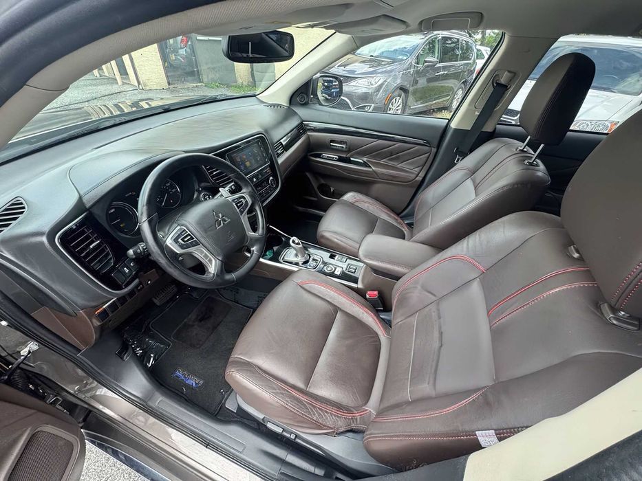 Mitsubishi Outlander Phev      2018