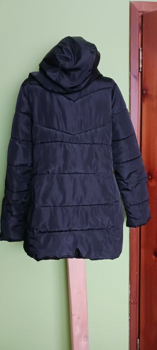 Czarna błyszcząca pikowana kurtka z kapturem rozm40