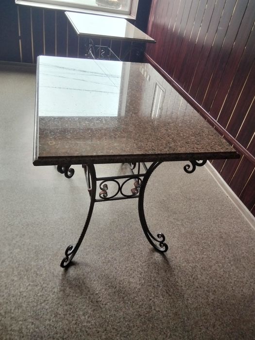 Стол из натурального камня