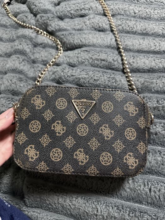 Сумочка крос боді GUESS