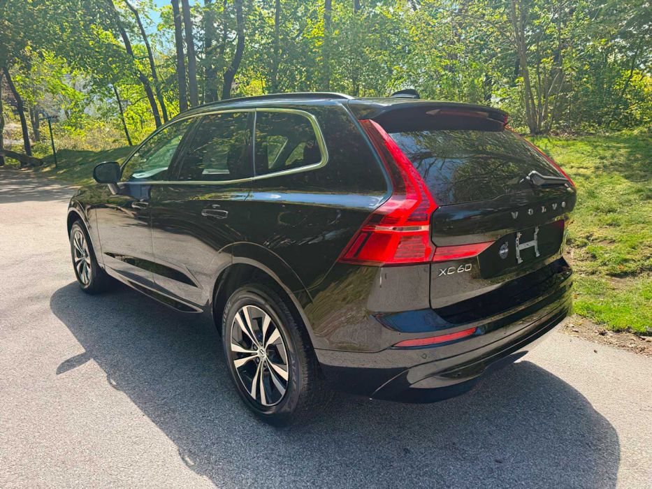 Volvo XC60 B5 Core      2023