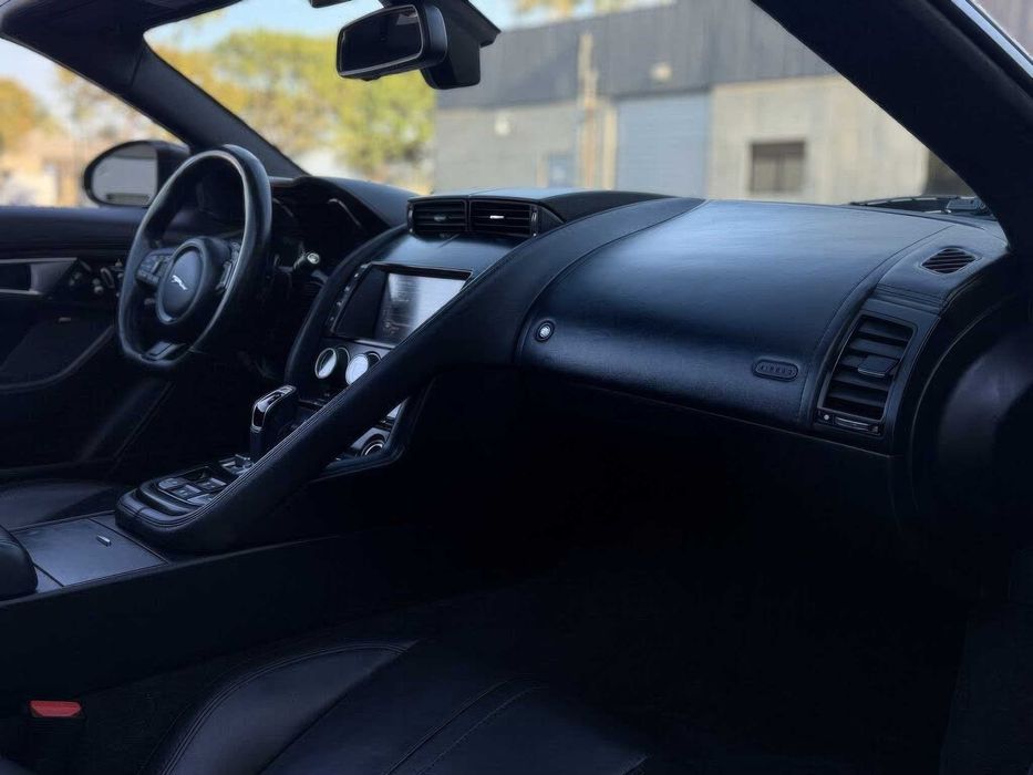 Jaguar F-TYPE R Convertible      2016