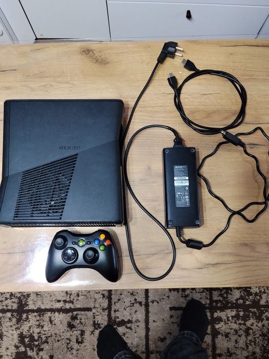 Xbox 360 Slim 320 GB Aurora