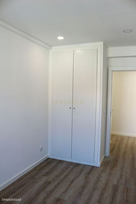 Apartamento T2 Renovado em Marvila – Lisboa
