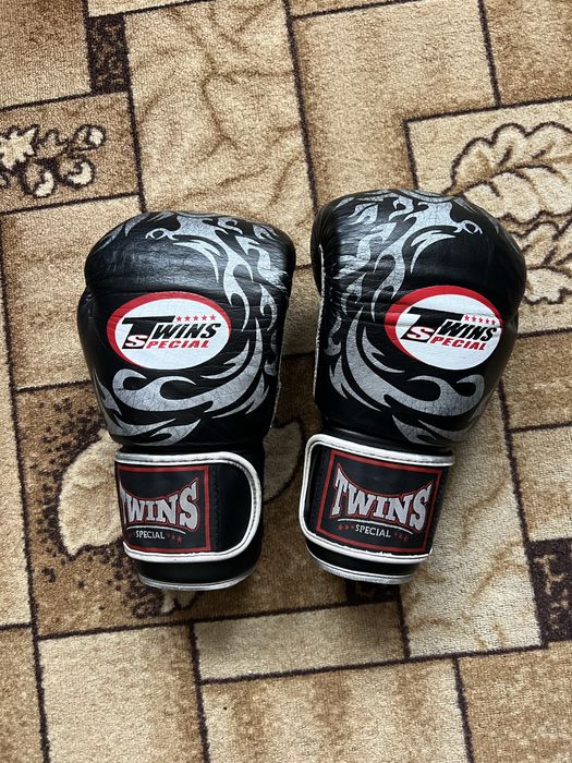 Боксерские перчатки кожаные twins special
