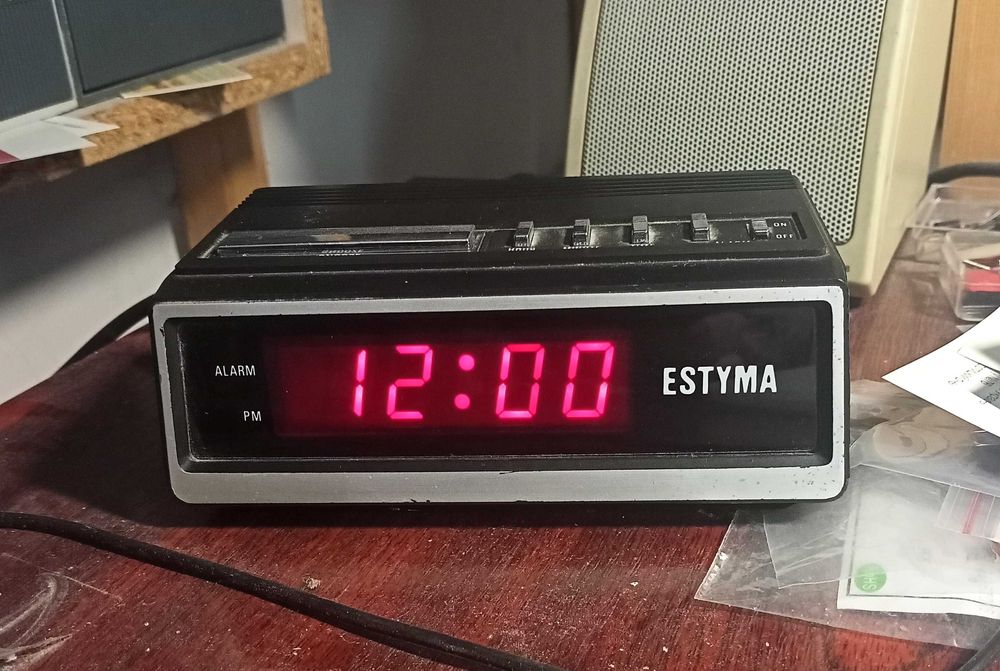 FM приёмник с будильником.