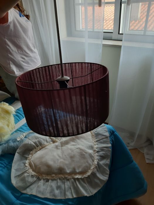 Candeeiro de tecto organza bordeaux e suporte inox