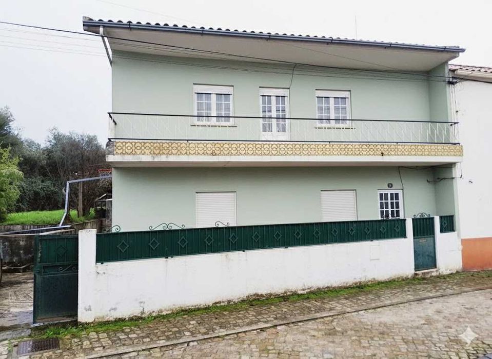 Moradia V6 no centro de uma aldeia história