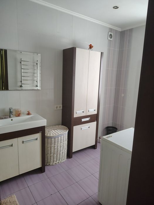 Здам пів будинку р-н 9 школа