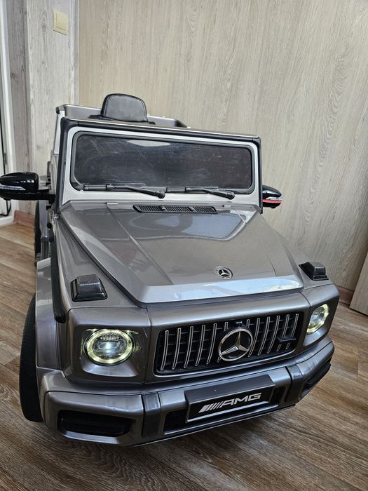 Дитячий елкутромобіль з пультом Mercedes