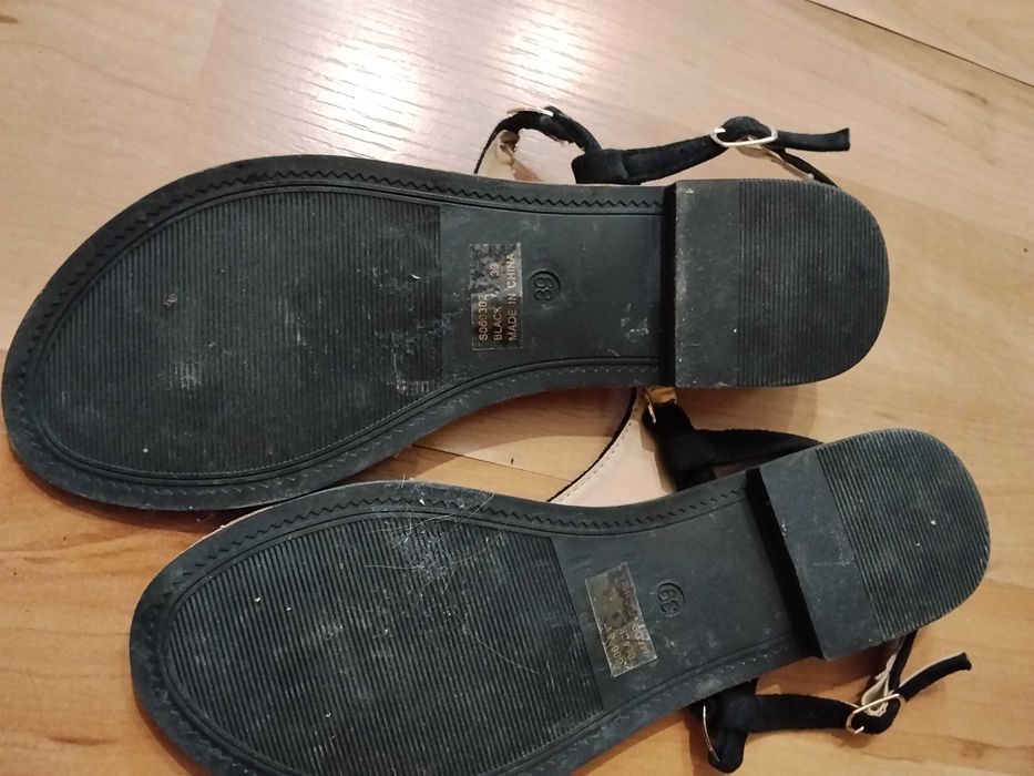 Sprzedam buty damskie sandalki