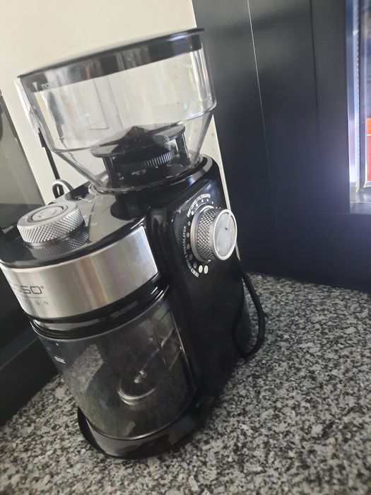 Maquina de café UFESA + moinho CASO