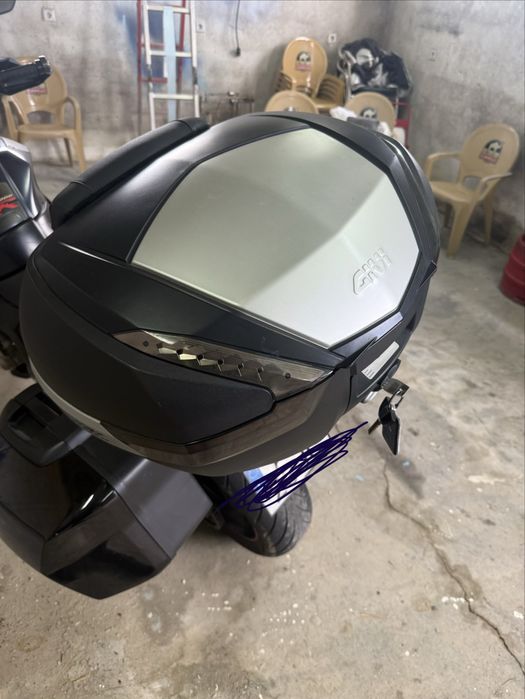 Top case GIVI V47