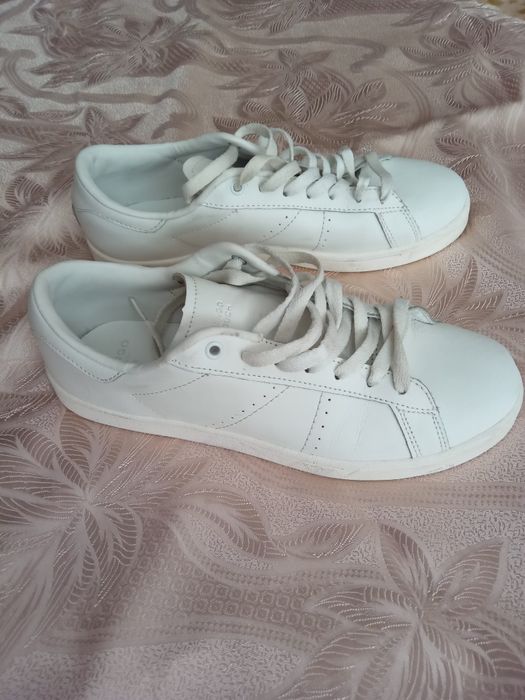 Кроссовки белые Манго и Kappa