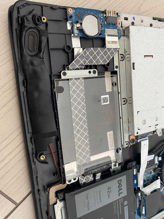 Ноутбук Dell Inspiron 3780 17,3 Core i3-8145U/DDR4-8Gb на запчастини