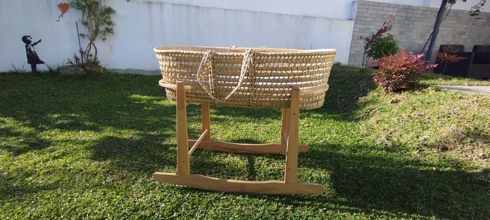 Berço Palhinha com suporte madeira de baloiço