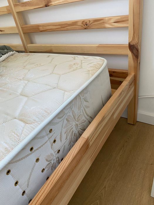 Cama IKEA 140 cm quase novo