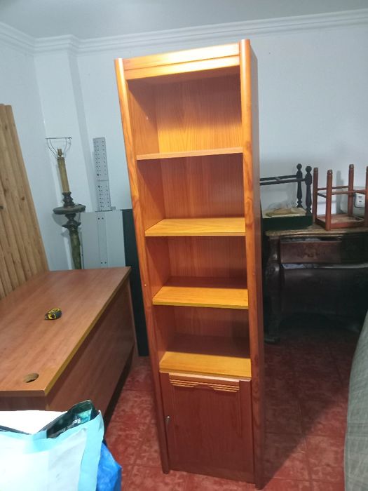 Cómoda móvel com gavetas