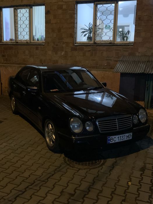 Mercedes-Benz e230