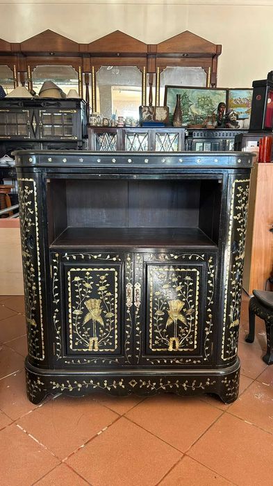 Antiguidades - Armários e loiça