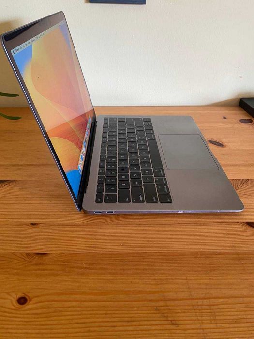 MacBook Air 2018 13.3" Retina, Intel Core i5, 8GB RAM, 128 SSD