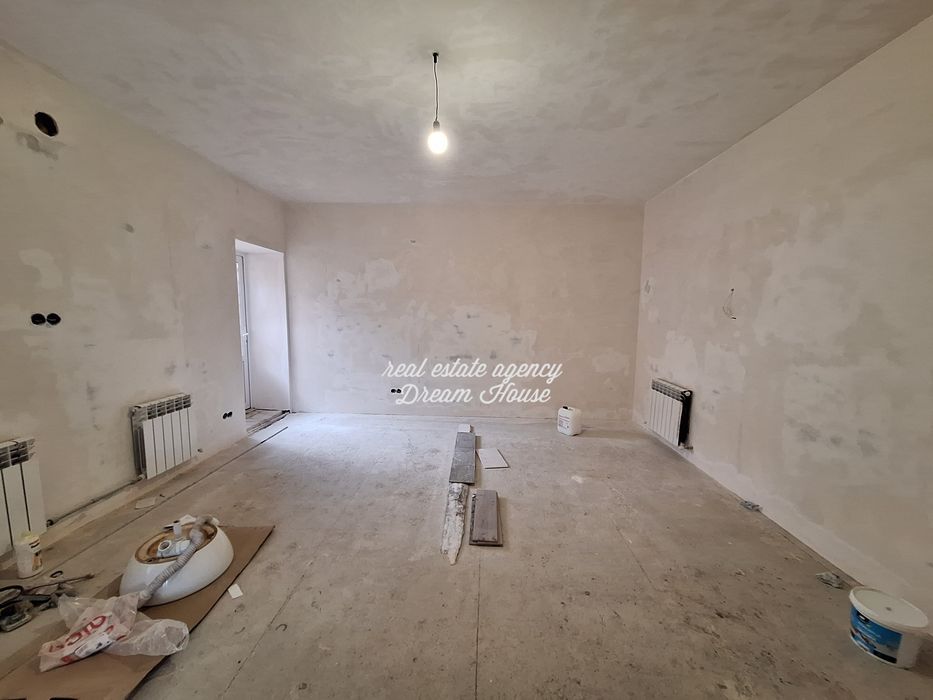 1 кімнатна 50,3 м  у центрі с. Щасливе 8 км від Києва