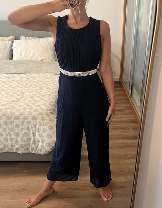 Macacão sem costas com pérolas