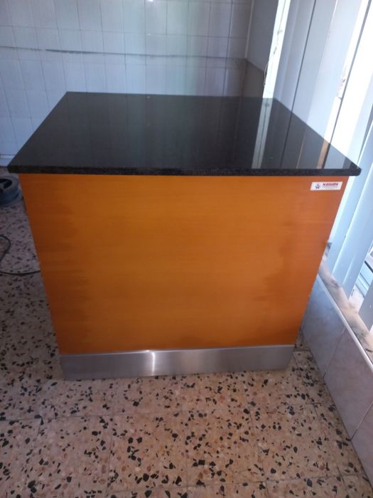 Bancada de inox com tampo de granito