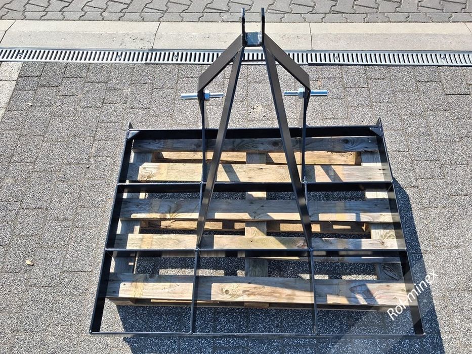 Niwelator terenu Równiarka na TUZ podnośnik Transport