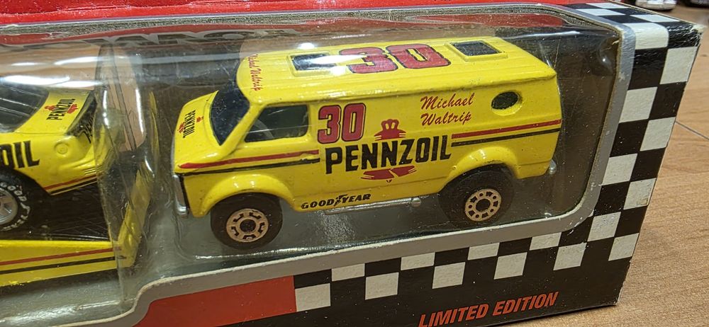 Matchbox Team Convoy Pennzoil z 1992r