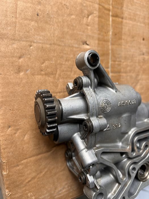 Насос масляный Volkswagen Passat b7 фольксваген пассат б7