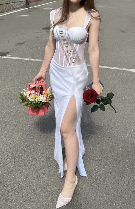 Вечірня сукня біла з блискітками