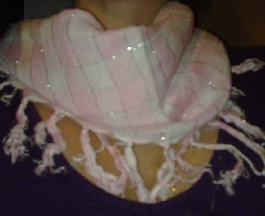 Lenço Cor de Rosa e Branco - Para usar ao pescoço - Mulher