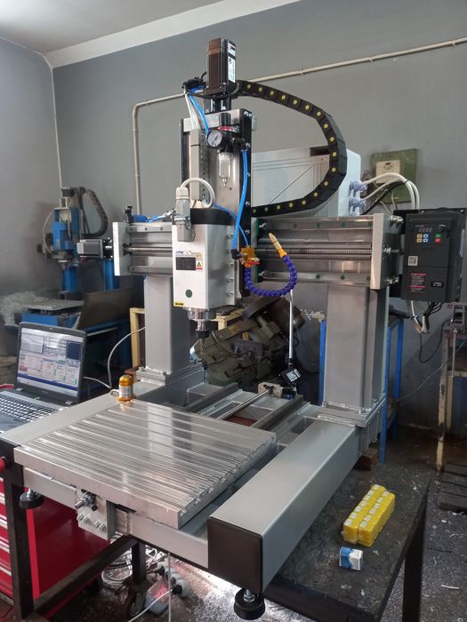 Frezarka CNC do metalu.