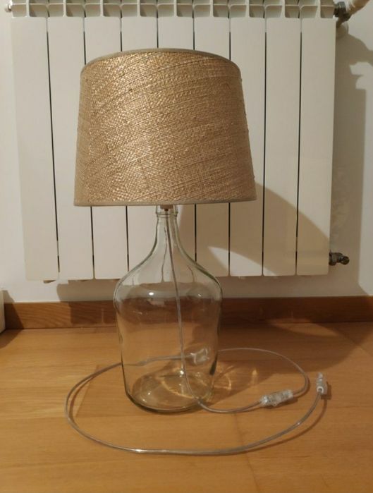 Candeeiros com recurso a garrafão em vidro na base