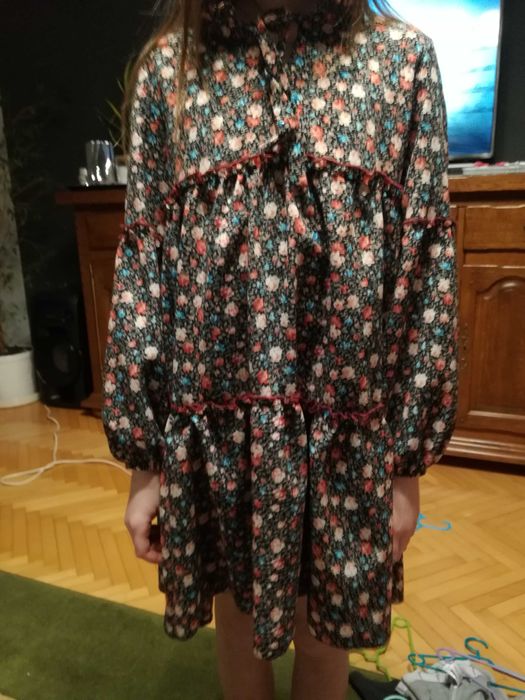 Sukienka w drobne kwiatuszki, nowa rozmiar max 146