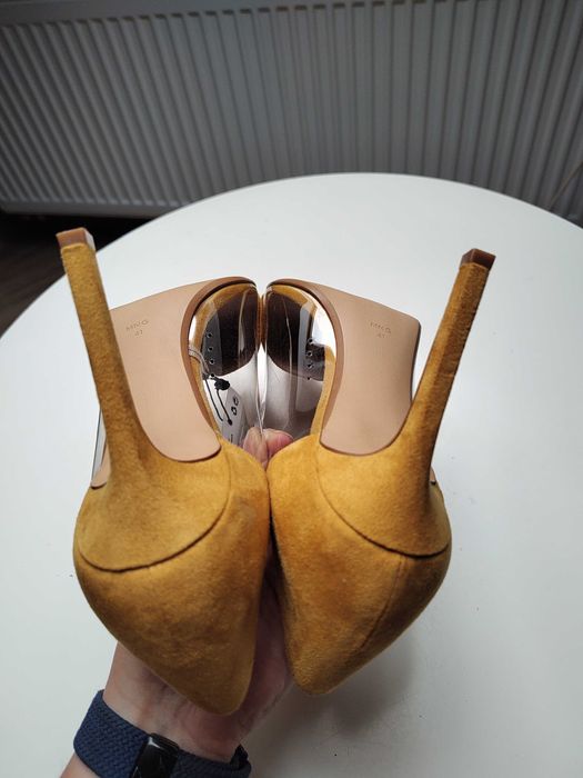 Czółenka szpilki musztardowe MANGO