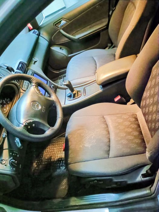 Mercedes-Benz C 200 — fotografia 6