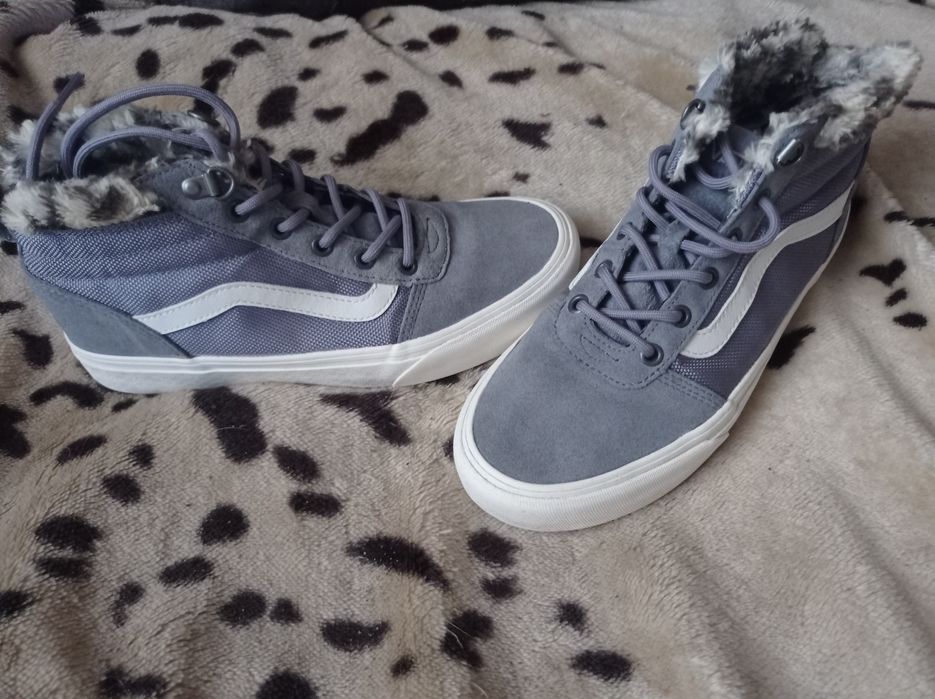 Vans buty sportowe wyższe leciutko ocieplane rozmiar38,5 dł.wkl.24,5 c