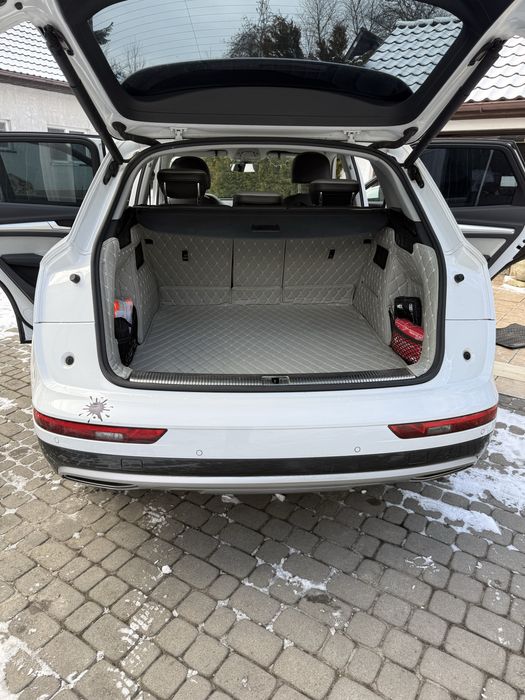 Audi Q 5  z polskiego  salonu sprzedam.