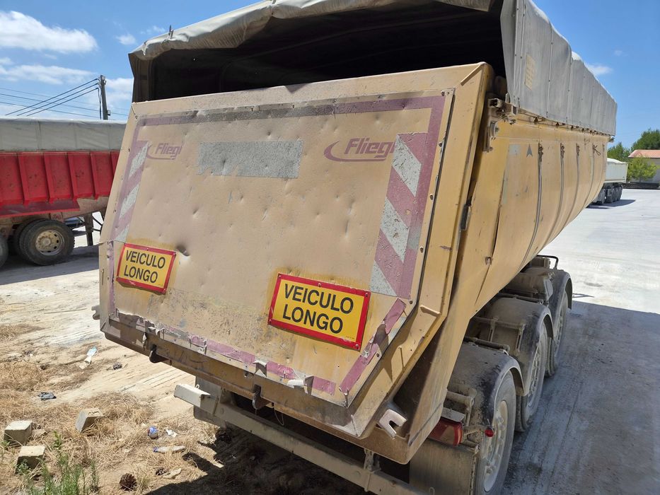 Semi reboque basculante fliegl