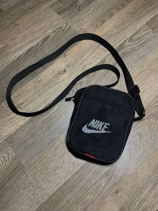 Компактна сумочка Nike