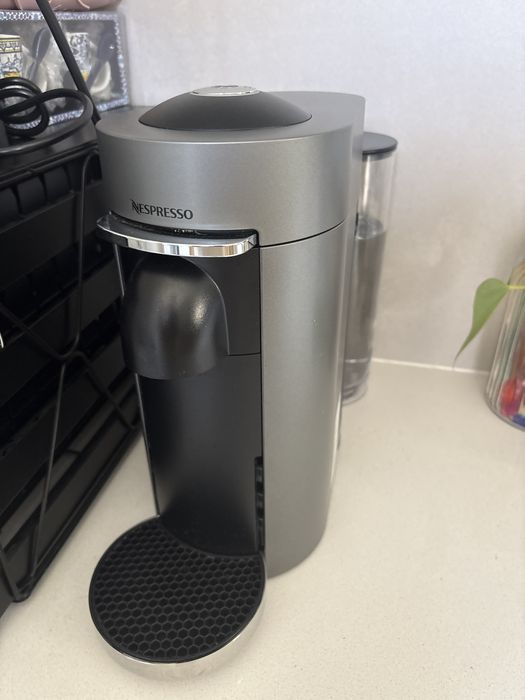 Máquina de Café Nespresso Vertuo – Excelente Estado