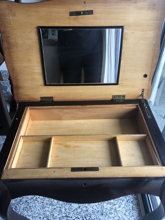 Mesa costureira antiga