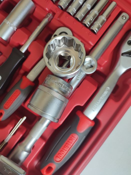 Набір інструментів 1/2" & 1/4" 110 од, 12-гранні  INTERTOOL  ET-9109