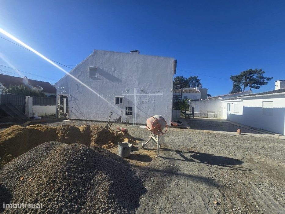 Moradia isolada T4 de arquitetura tradicional - Aroeira