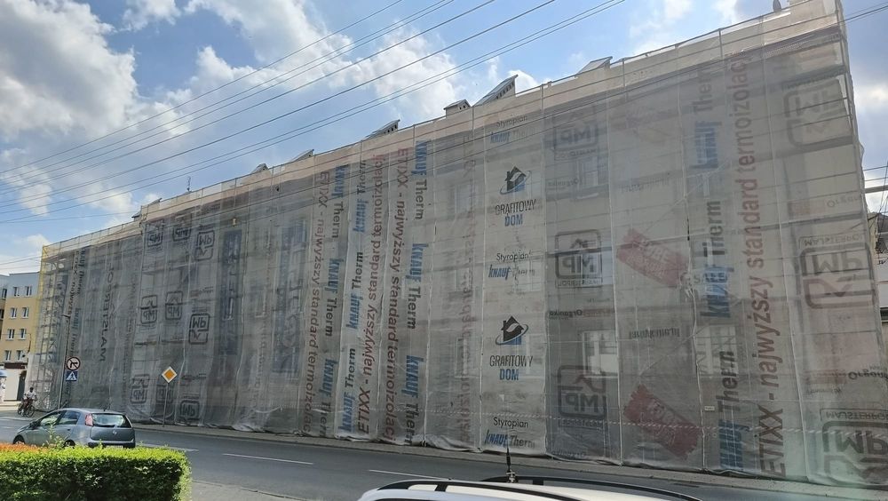 Wynajem, montaż rusztowań elewacyjnych plettac