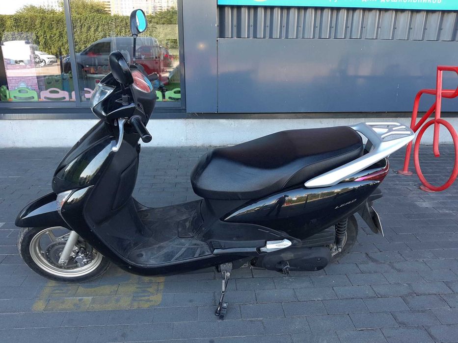 Скутер  Honda Lead 110