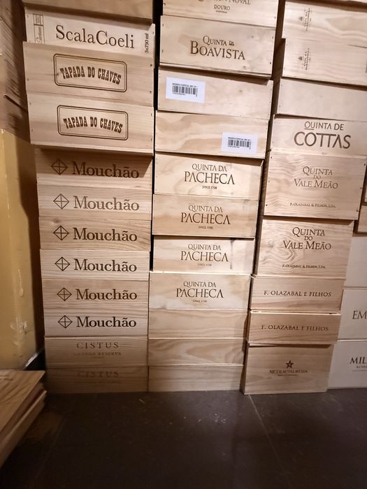 Caixas de vinho em madeira
